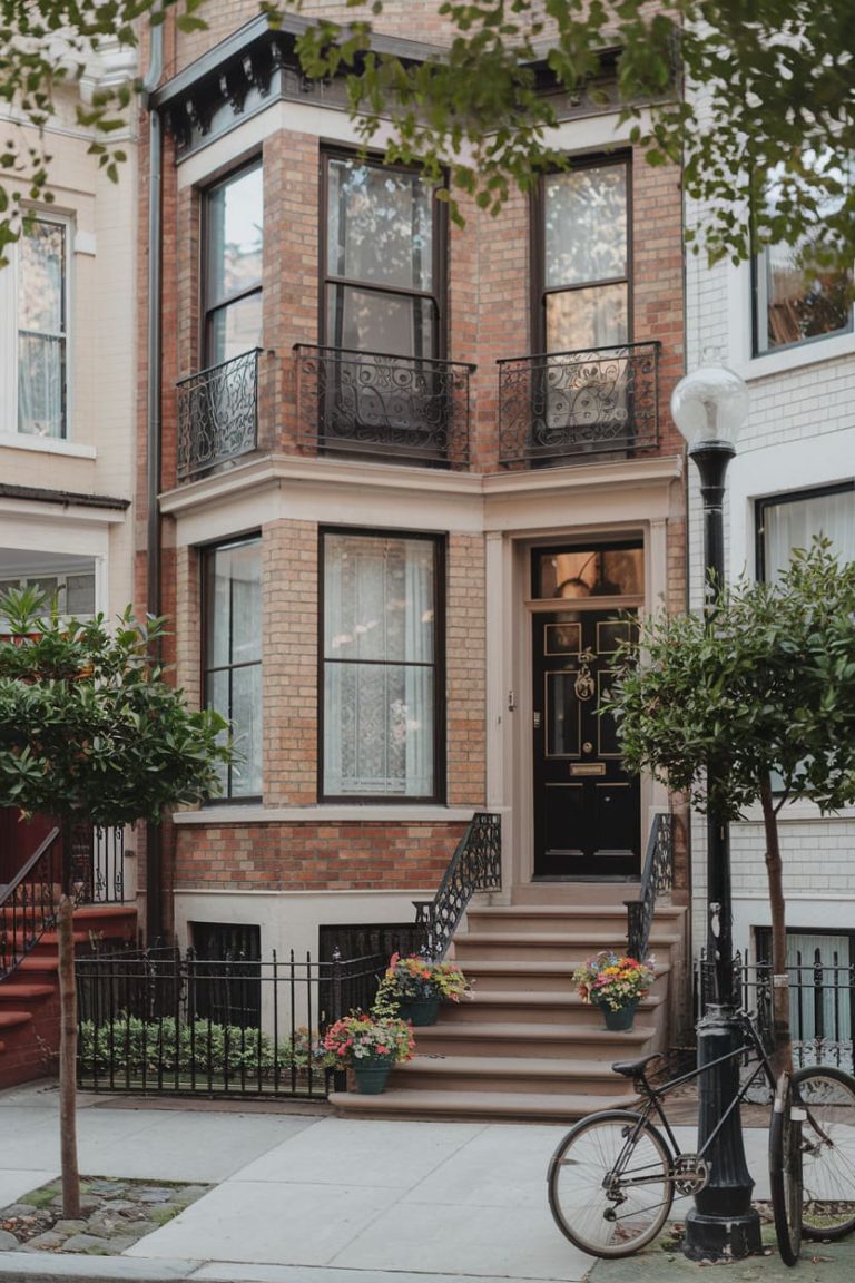 Timeless Townhouse Exterior Colors That Enhance Curb Appeal