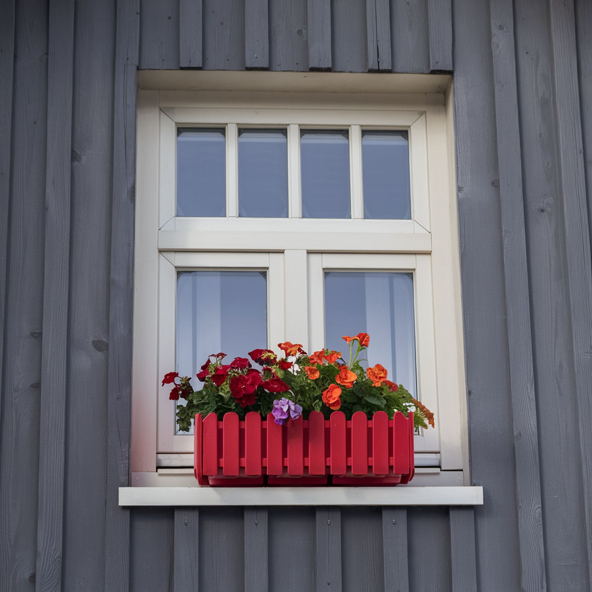 25 Beautiful DIY Window Box Ideas