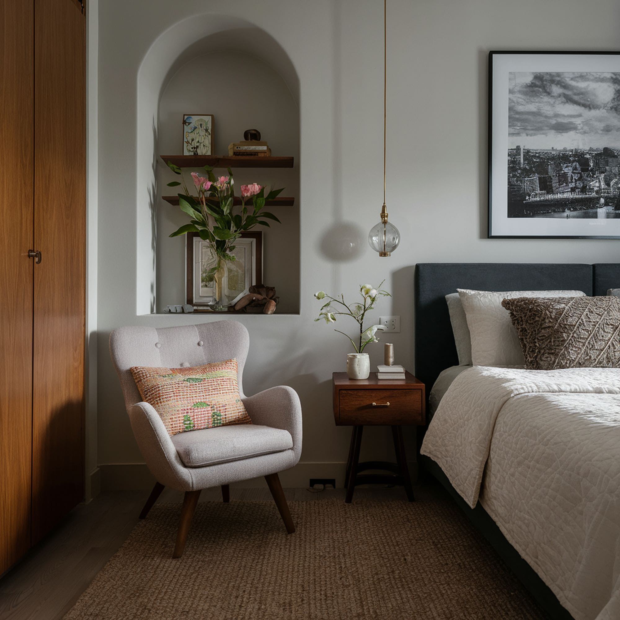 Modern Bedroom With Decorated Wall Niche