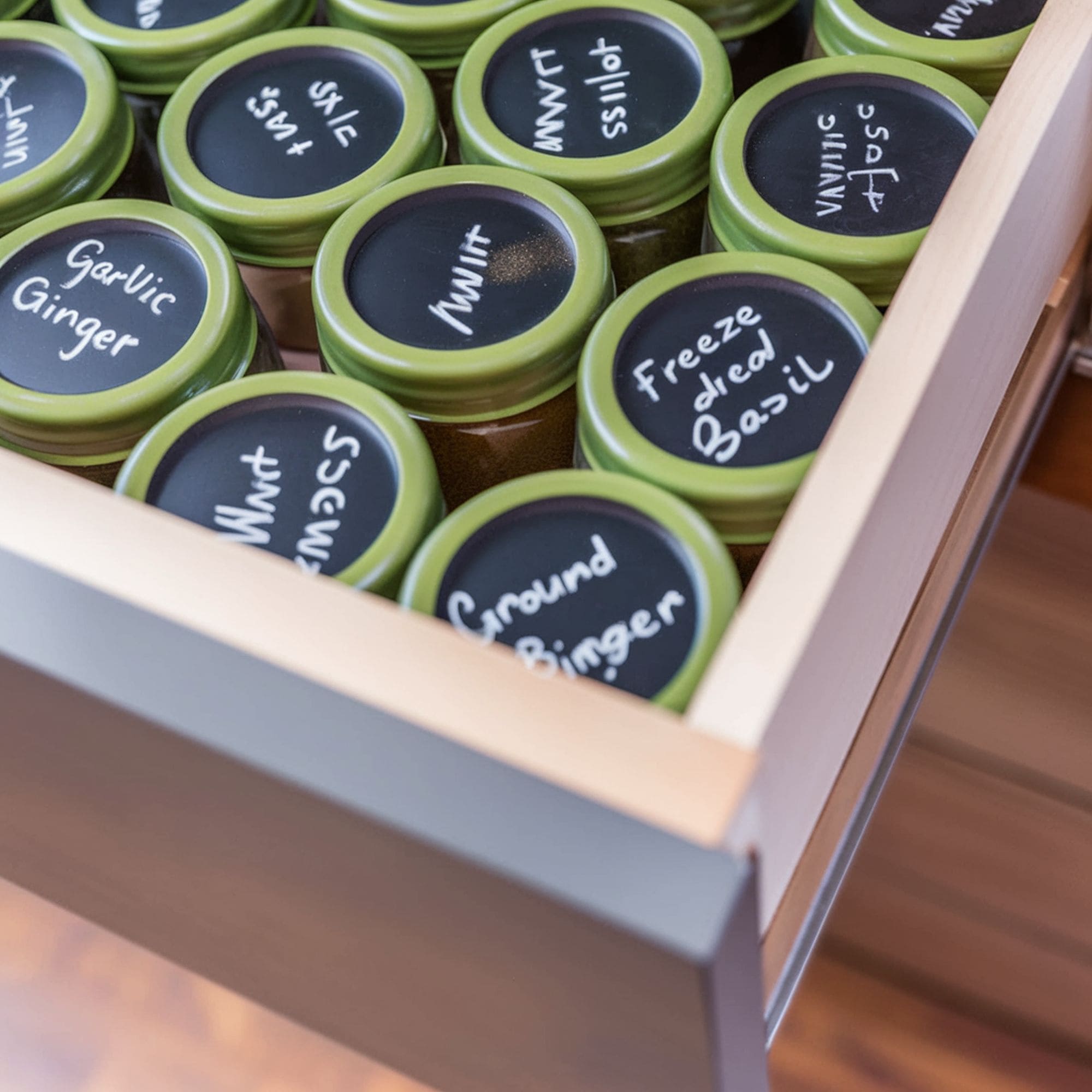 Chalkboard Paint Labeling on Spice Containers
