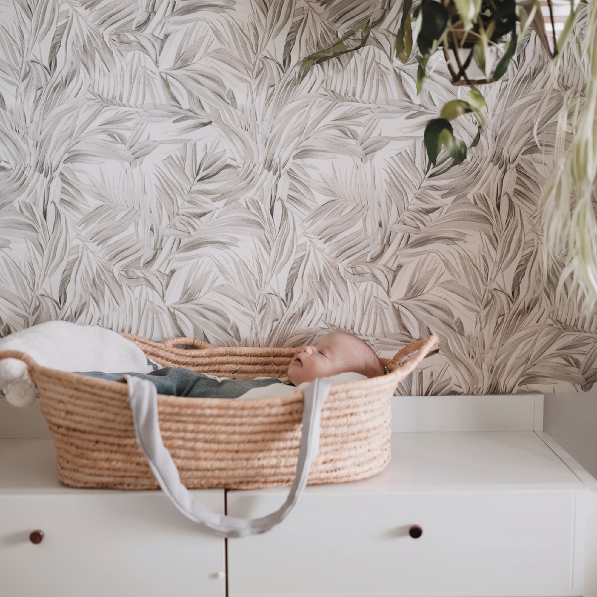 Leaf Patterned Wallpaper