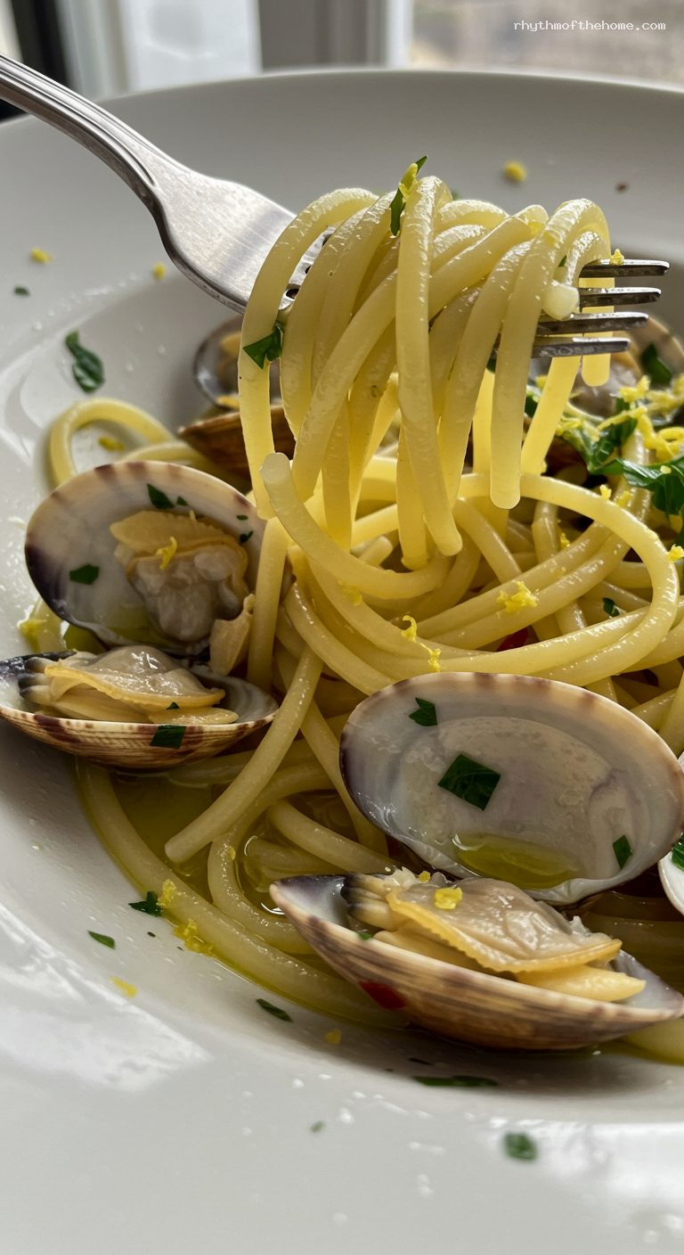 Spaghetti alle Vongole with Garlic and White Wine – Closeup